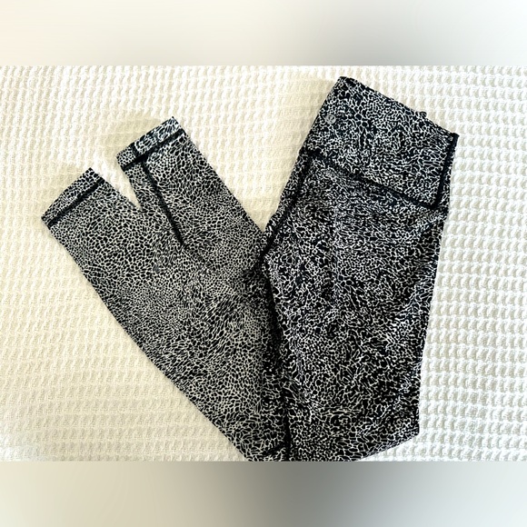 Lululemon Nulu Leggings/4 - Picture 5 of 7